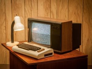 Τα πρωτοποριακά τεχνολογικά μέσα του ΕΑΠ (και άλλες παπάτζες)